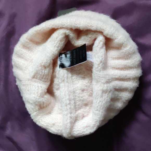 Hot Paws Super Soft Pompom rolled hem beanie toque - Picture 3 of 4